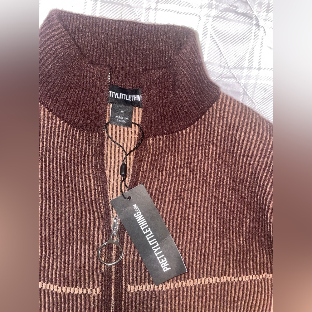 PrettyLittleThing Brown Ribbed Crop Top - Picture 4 of 7